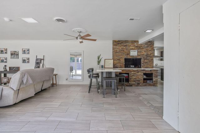 1420 W Meadow Avenue, Visalia, CA 93277