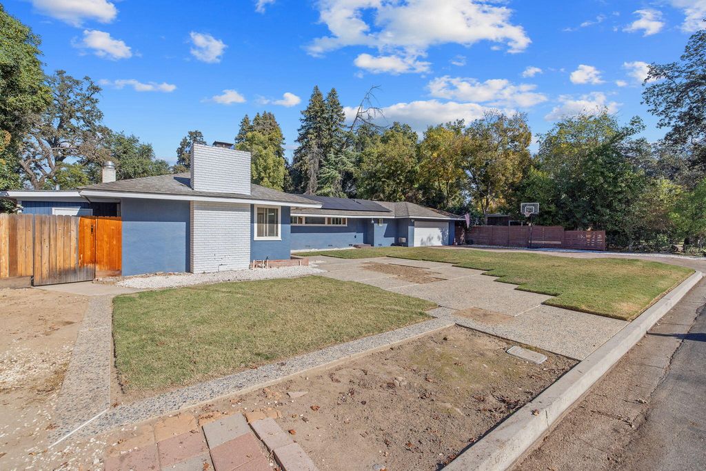 1420 W Meadow Avenue, Visalia, CA 93277