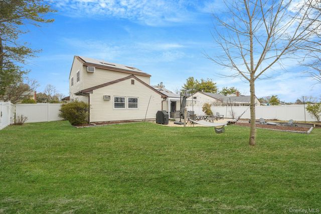 99 Rustic Avenue, Medford, NY 11763