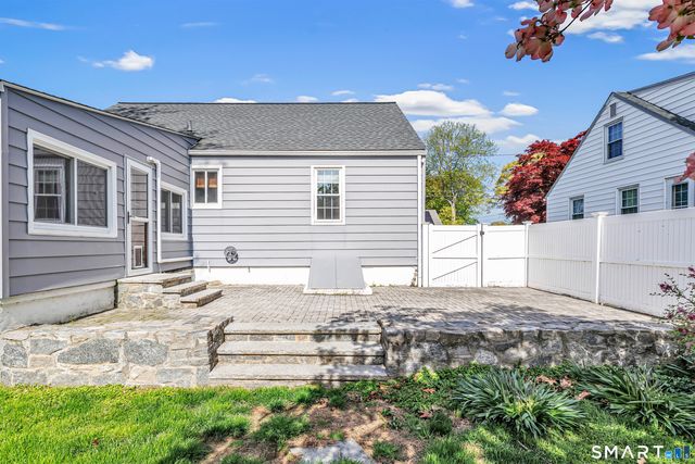 21 Aimes Drive, West Haven, CT 06516