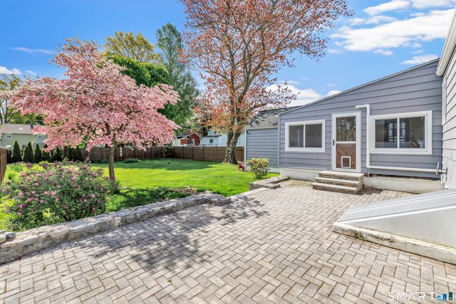 21 Aimes Drive, West Haven, CT 06516