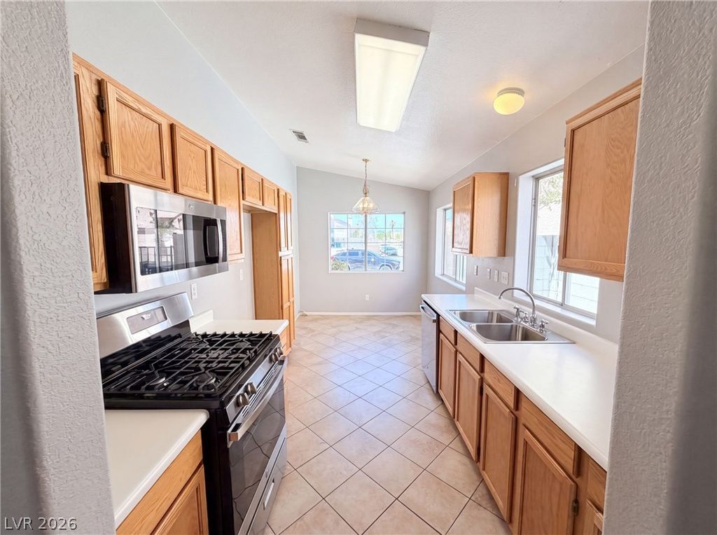 9121 Indian Breeze Drive, Las Vegas, NV 89129 — photo 2