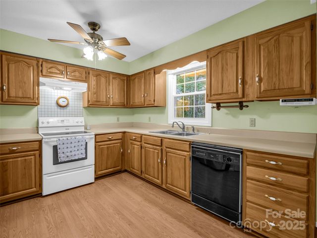 112 Serenity Circle, Hendersonville, NC 28792