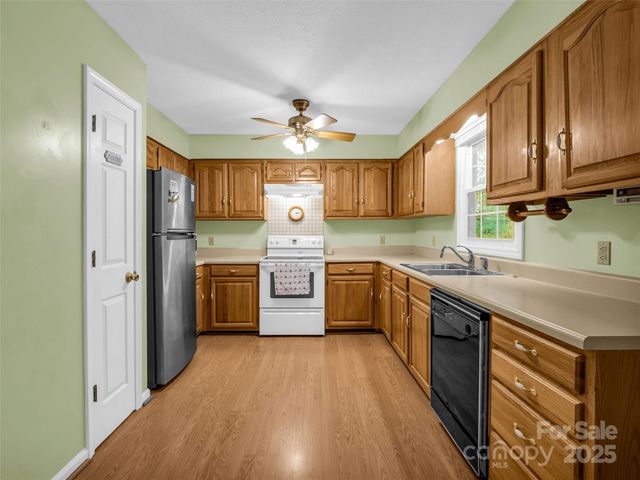 112 Serenity Circle, Hendersonville, NC 28792