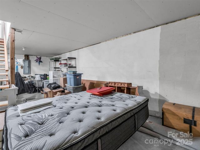 112 Serenity Circle, Hendersonville, NC 28792