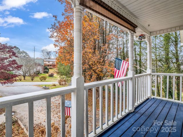 112 Serenity Circle, Hendersonville, NC 28792