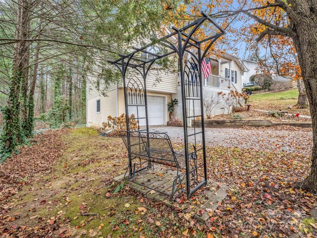 112 Serenity Circle, Hendersonville, NC 28792