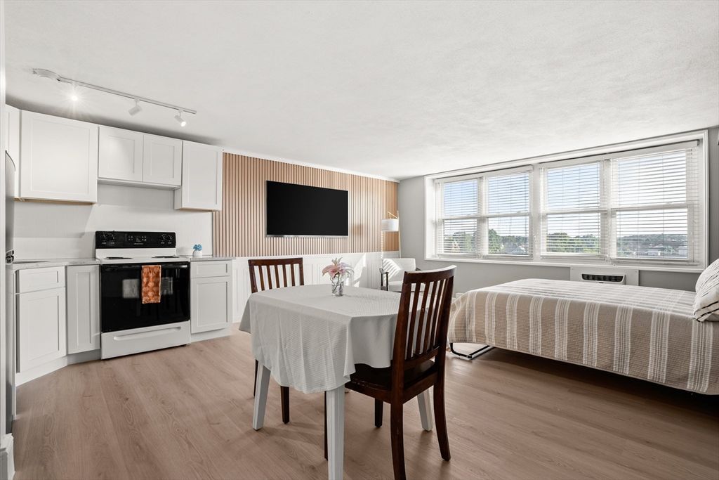 340 Main St 502, Melrose, MA 02176