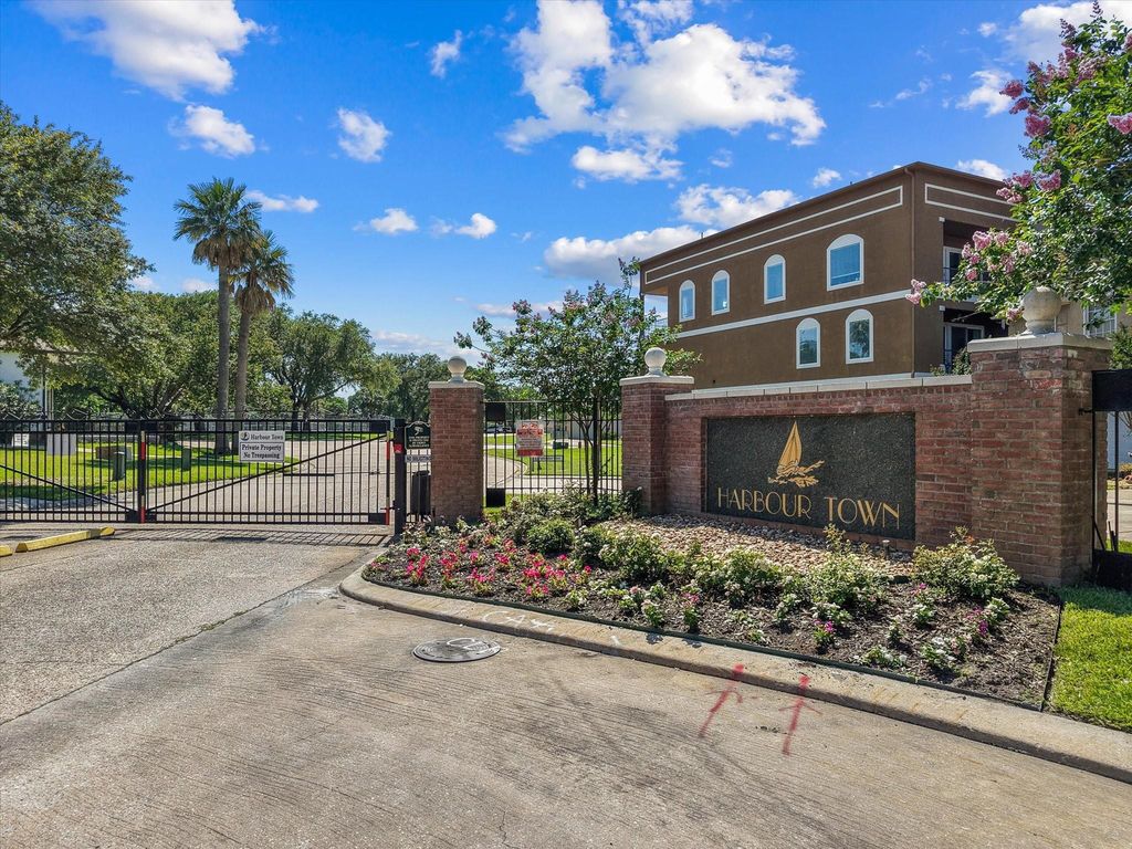 1904 Clipper Court, Willis, TX 77318