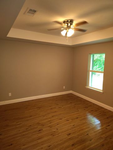 102 Plumthicket Lane, Trinidad, TX 75163