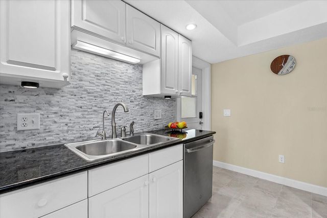 101 LOUELLA LANE 10, Nokomis, FL 34275