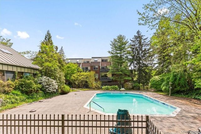 2 Fountain Lane 3W, Scarsdale, NY 10583
