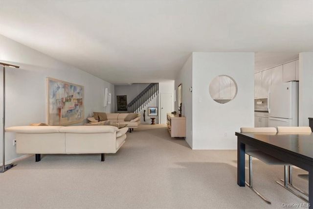2 Fountain Lane 3W, Scarsdale, NY 10583