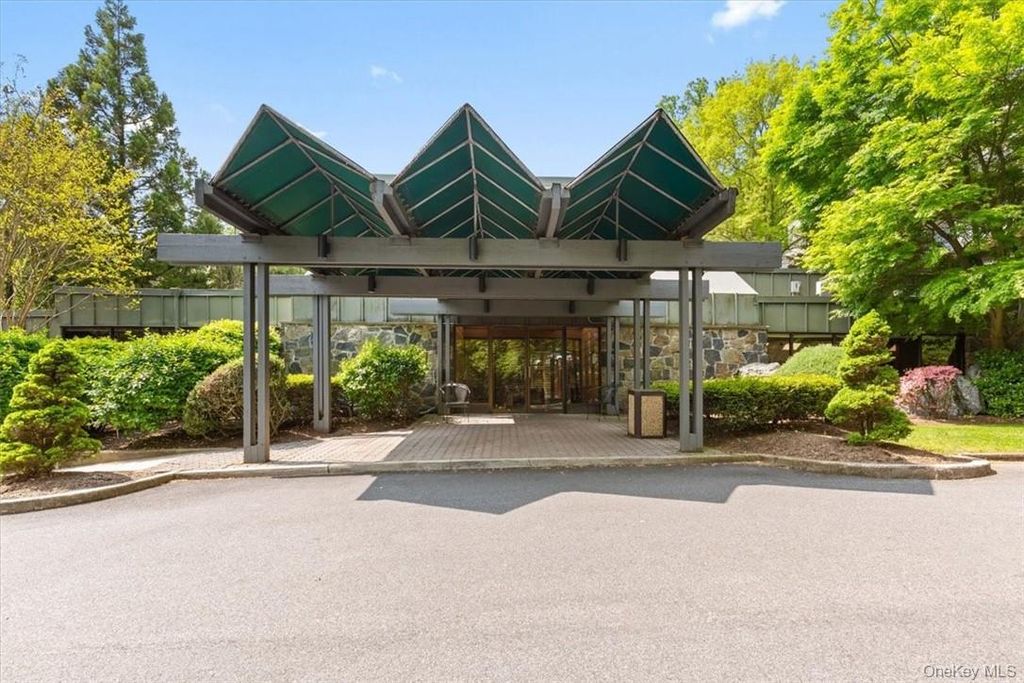 2 Fountain Lane 3W, Scarsdale, NY 10583