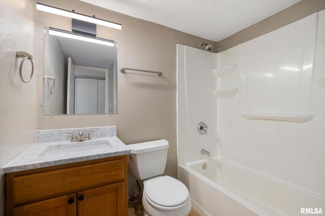 2913 W Cannes Dr Apt C, Peoria, IL 61615