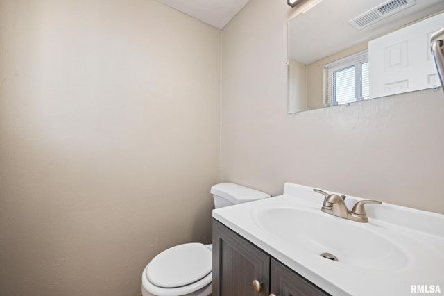 2913 W Cannes Dr Apt C, Peoria, IL 61615