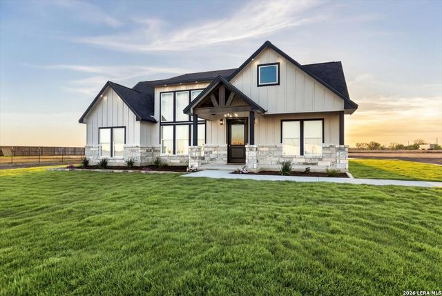 971 County Road 5715, Natalia, TX 78059