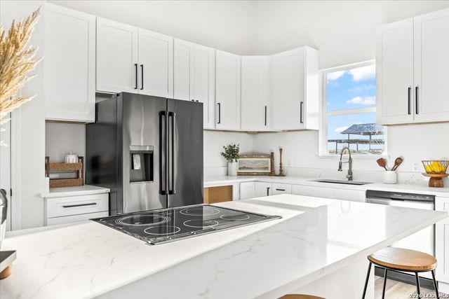 971 County Road 5715, Natalia, TX 78059