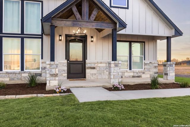 971 County Road 5715, Natalia, TX 78059