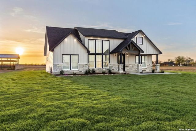 971 County Road 5715, Natalia, TX 78059