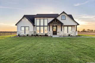 971 County Road 5715, Natalia, TX 78059