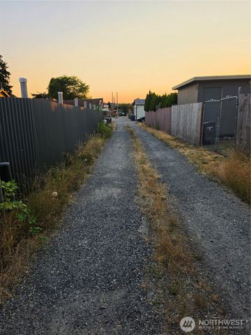 225 14th Street SE, Auburn, WA 98002