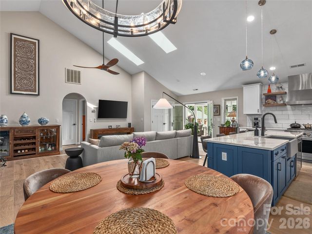 16 Stonebridge Drive, Asheville, NC 28805