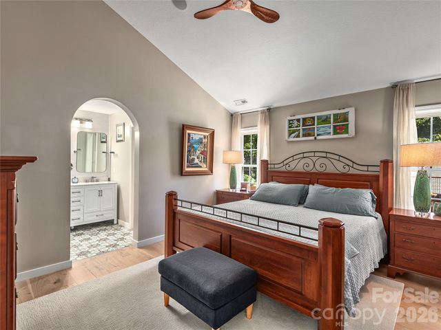 16 Stonebridge Drive, Asheville, NC 28805