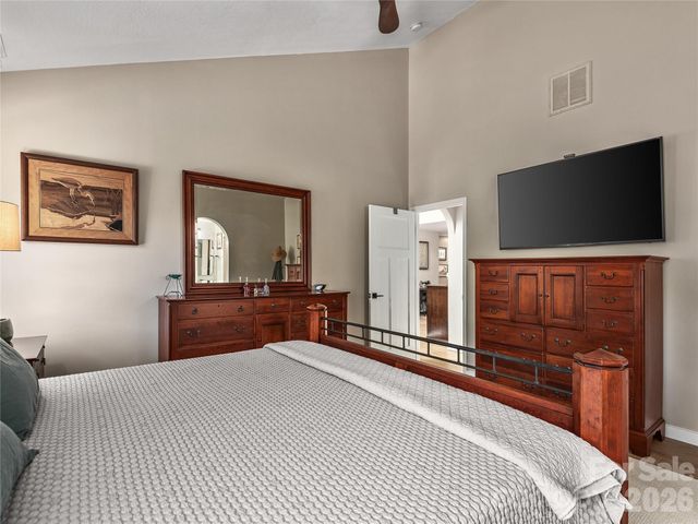 16 Stonebridge Drive, Asheville, NC 28805