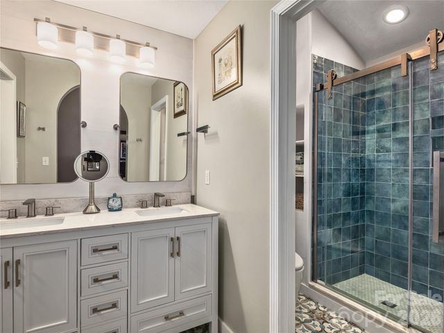 16 Stonebridge Drive, Asheville, NC 28805