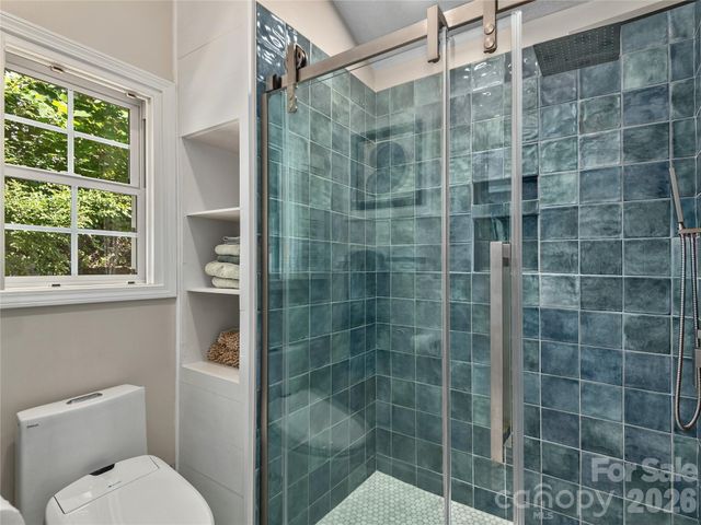 16 Stonebridge Drive, Asheville, NC 28805