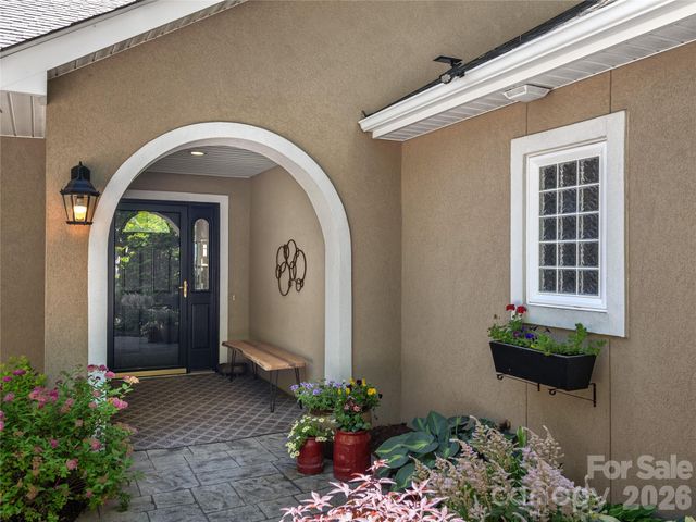 16 Stonebridge Drive, Asheville, NC 28805