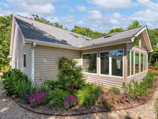 16 Stonebridge Drive, Asheville, NC 28805