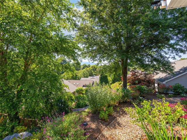 16 Stonebridge Drive, Asheville, NC 28805