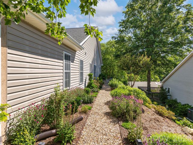 16 Stonebridge Drive, Asheville, NC 28805