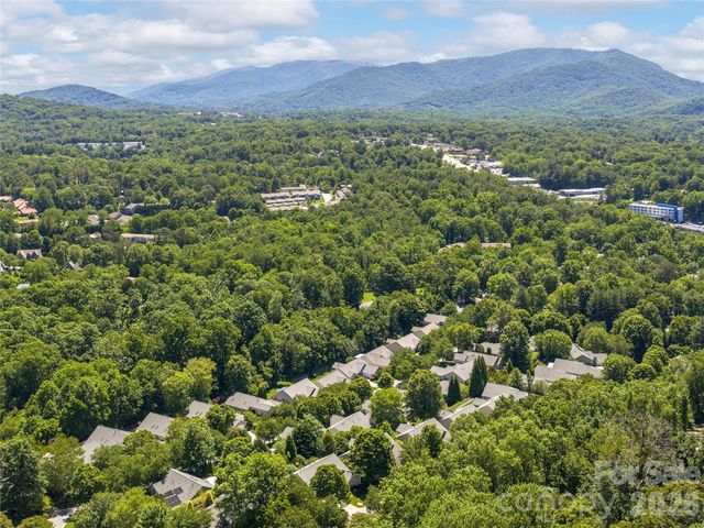 16 Stonebridge Drive, Asheville, NC 28805