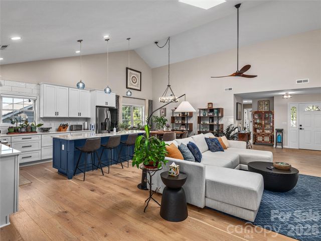16 Stonebridge Drive, Asheville, NC 28805