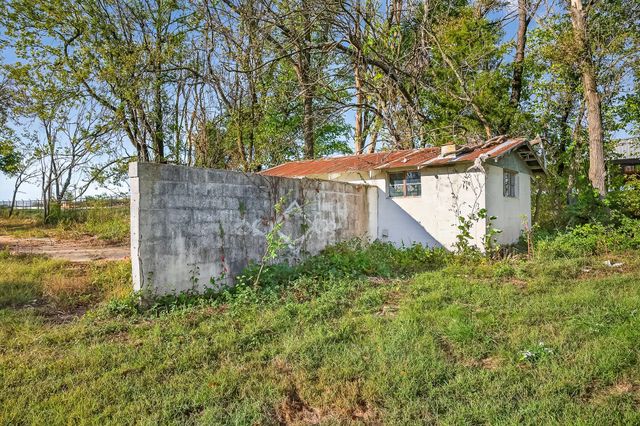 2590 W Broadway Street, Bolivar, MO 65613