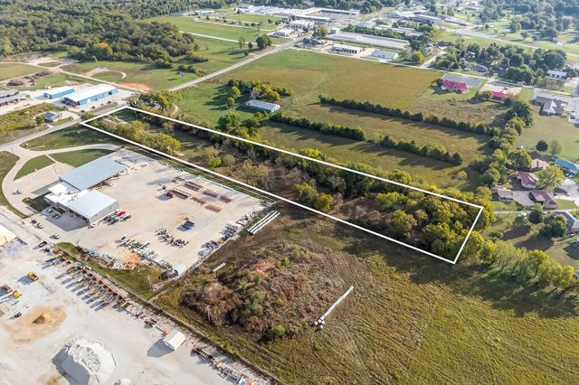 2590 W Broadway Street, Bolivar, MO 65613