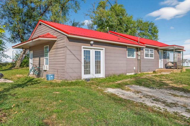 2590 W Broadway Street, Bolivar, MO 65613