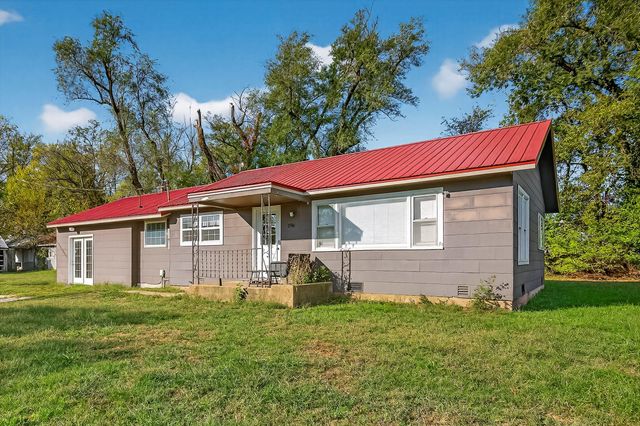 2590 W Broadway Street, Bolivar, MO 65613