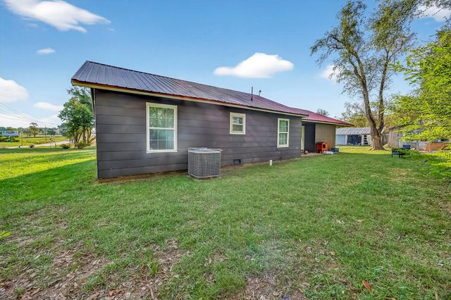 2590 W Broadway Street, Bolivar, MO 65613