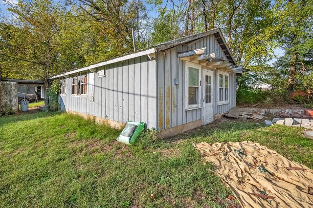 2590 W Broadway Street, Bolivar, MO 65613