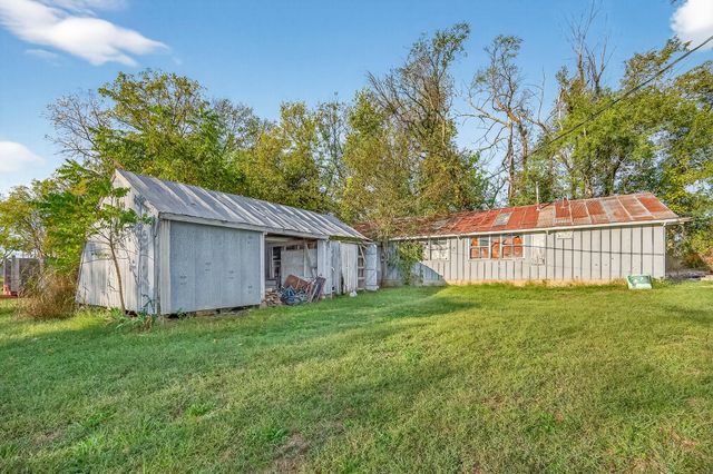 2590 W Broadway Street, Bolivar, MO 65613