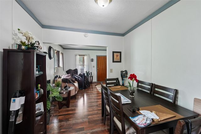 4047 2nd Avenue, Des Moines, IA 50313