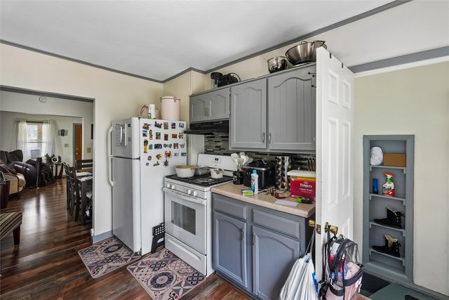 4047 2nd Avenue, Des Moines, IA 50313