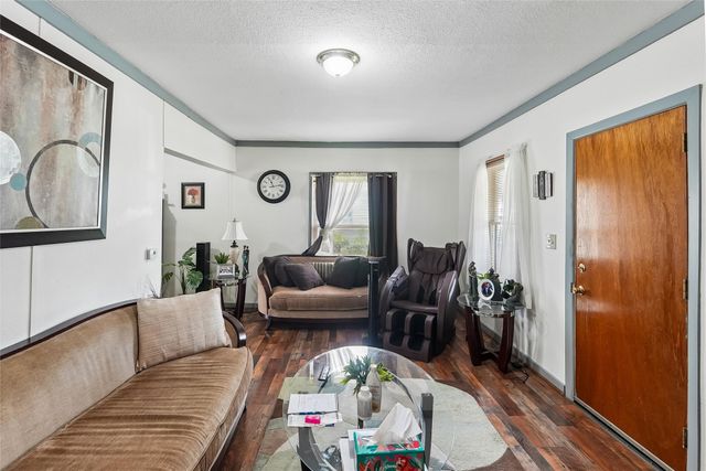 4047 2nd Avenue, Des Moines, IA 50313