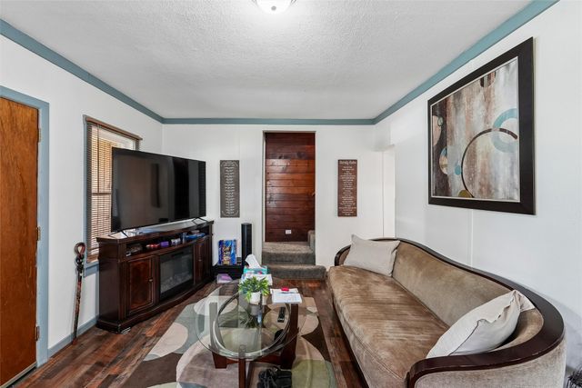 4047 2nd Avenue, Des Moines, IA 50313