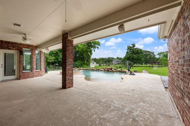 12010 Live Oak Drive, Magnolia, TX 77354