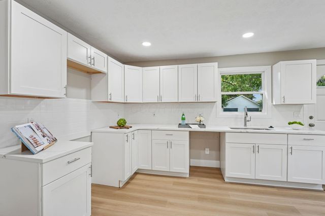 3059 E 8th Avenue, Columbus, OH 43219